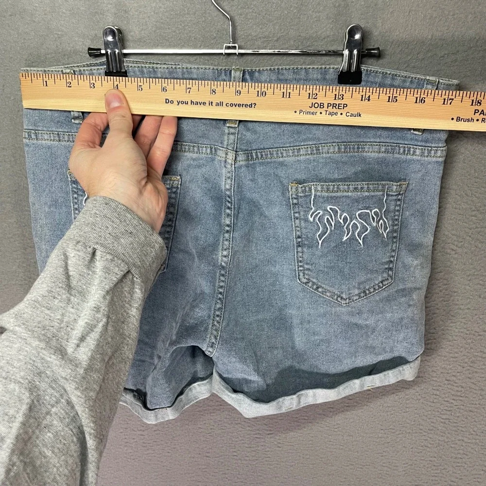 Shiranna Womens 2XL Denim Shorts Blue Flame Embroidered‎ Cuffed